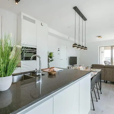 Huswell - Modern With Sunny And Large Terrace Apartment